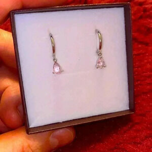 🌸 Cute 🌸Pink 🌸Zirconiums 🌸Stones 🌸Sterling 🌸Silver 🌸earrings  🌸